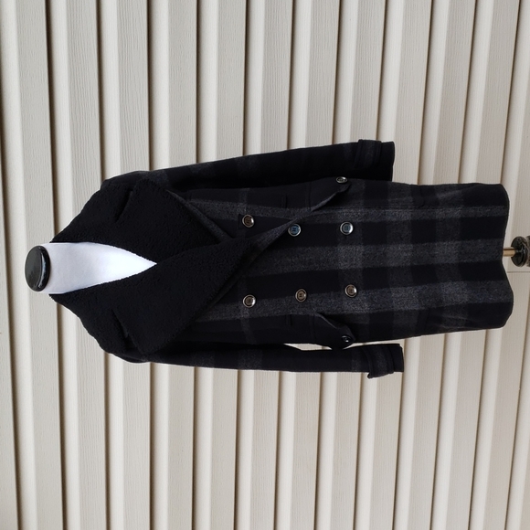 BURBERRY LARGE CHECK SHEARLING COLLAR DOUBLE BREASTED TRENCH COAT